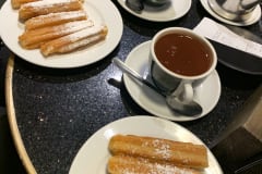 CHURROS CON CHOTOLATE